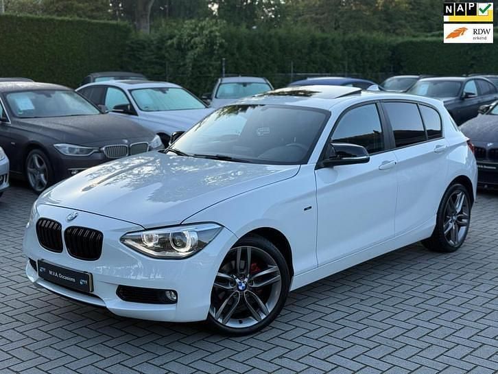 Wit Occasion 2012 BMW 116 Sport Line Hatchback | € 8.950 (Iets duurder) - Afbeelding 1/4