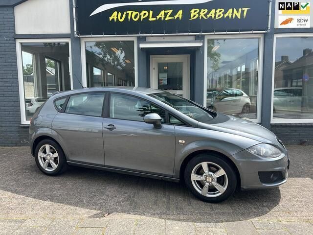 Grijs Gebruikt 2012 Seat Leon Copa Hatchback | € 6.499 (Goede deal) - Afbeelding 1/4