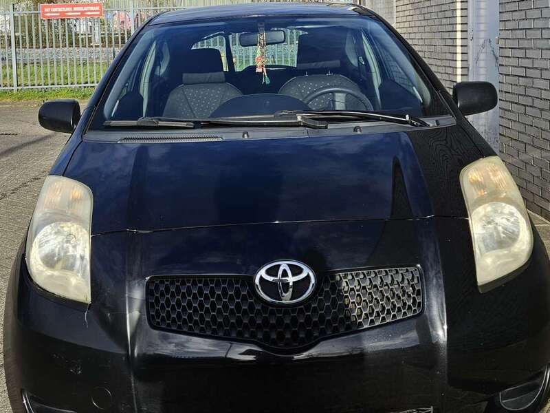 Gebruikt 2006 Toyota Yaris Executive Sedan | € 2.100 (Goede deal) - Afbeelding 1/4
