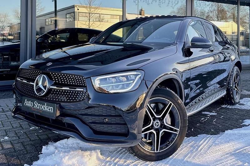 Zwart Occasion 2020 Mercedes GLC300e AMG Coupé | € 44.949 (Goede deal) - Afbeelding 1/4