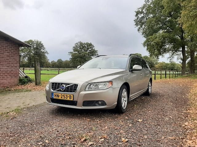 Occasion Volvo V70 Momentum 2011 Beige (metallic) Stationwagen