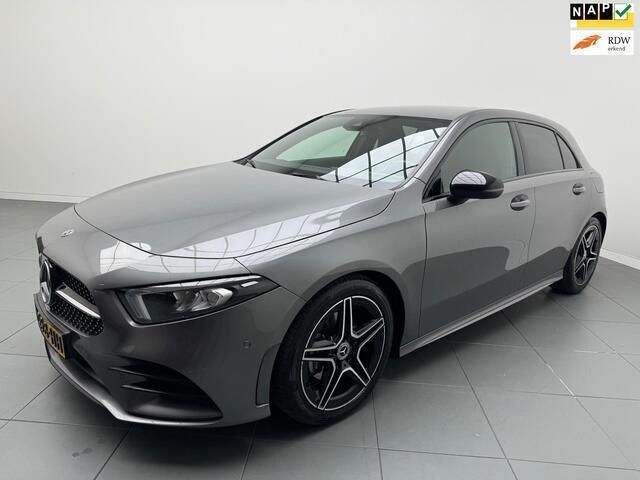 Grijs Gebruikt 2020 Mercedes A180 Business Hatchback | € 23.950 (Eerlijke prijs) - Afbeelding 1/4