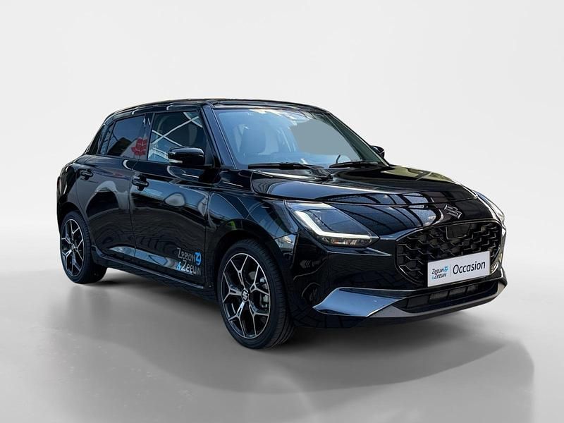 Occasion Suzuki Swift Style 83 PK (61 kW) 2025 Super black pearl metallic (zwart metallic) Hatchback
