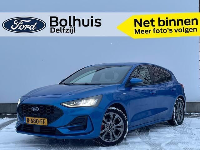 Blauw (metallic) Occasion 2022 Ford Focus ST-Line X Hatchback | € 20.450 (Eerlijke prijs) - Afbeelding 1/4