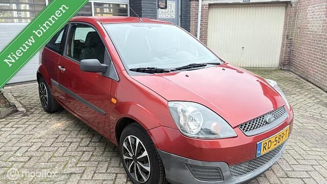 Occasion Ford Fiesta Style 69 PK (50 kW) 2006 Rood Hatchback