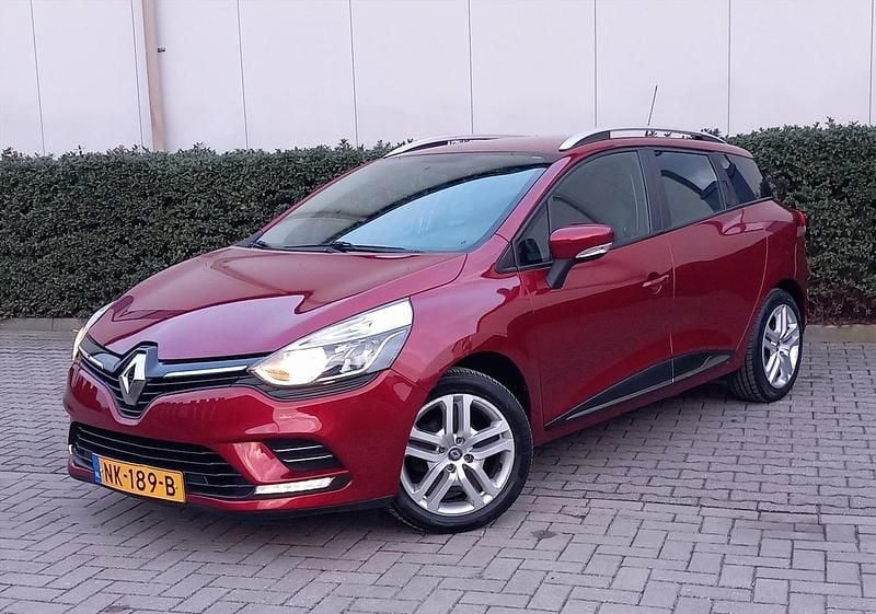 Occasion Renault Clio GrandTour Zen 90 PK (66 kW) 2017 Rood Stationwagen