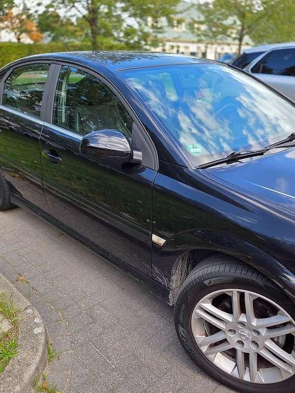 Zwart Gebruikt 2005 Opel Vectra Elegance Hatchback | € 1.600 (Goede deal) - Afbeelding 1/4