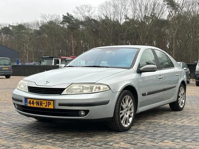 Grijs Gebruikt 2004 Renault Laguna II Dynamique Hatchback | € 2.295 - Afbeelding 1/4