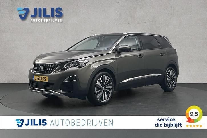 Grijs, metallic lak Gebruikt 2020 Peugeot 5008 Premium MPV | € 16.450 (Goede deal) - Afbeelding 1/3