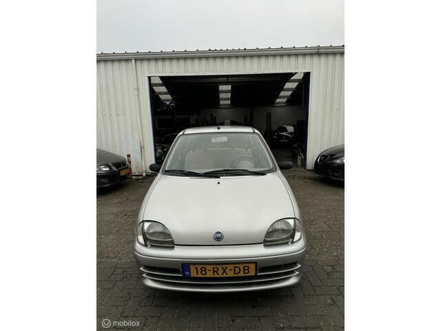 Occasion Fiat Seicento Young 54 PK (39 kW) 2005 Grijs Hatchback