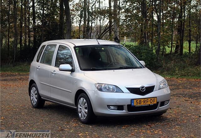 Grijs Gebruikt 2005 Mazda 2 Touring MPV | € 1.999 (Eerlijke prijs) - Afbeelding 1/4