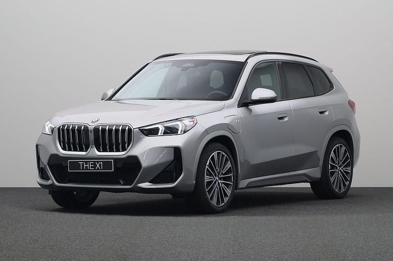 Grijs Occasion 2025 BMW X1 Sport Line SUV | € 65.880 - Afbeelding 1/2