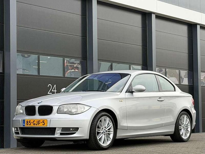 Grijs Gebruikt 2008 BMW 120 Coupé Executive Coupé | € 5.250 - Afbeelding 1/4