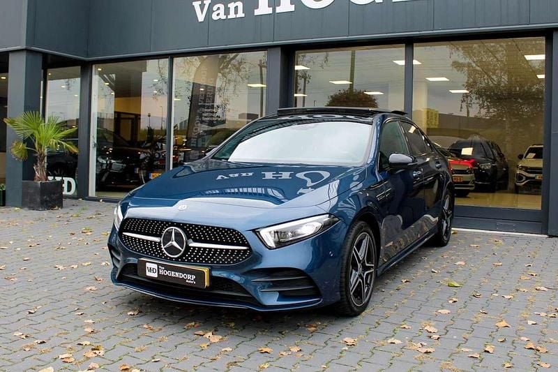 Blauw Gebruikt 2021 Mercedes A250 AMG Sedan | € 28.800 (Eerlijke prijs) - Afbeelding 1/4
