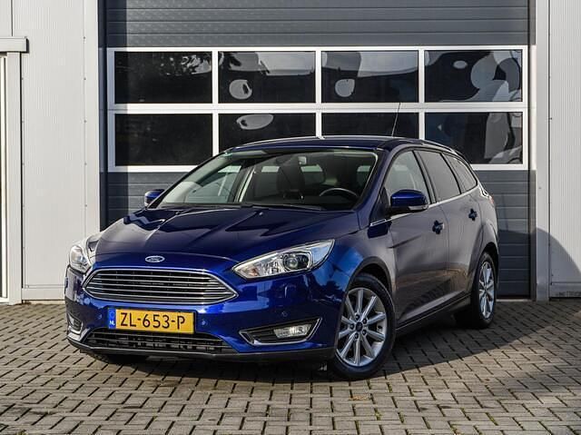 Blauw Gebruikt 2015 Ford Focus Titanium Stationwagen | € 8.950 (Eerlijke prijs) - Afbeelding 1/4