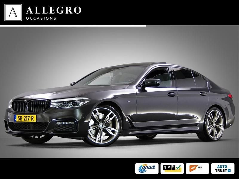 Grijs, metallic lak Gebruikt 2018 BMW 520 Executive Sedan | € 31.945 (Duur) - Afbeelding 1/4
