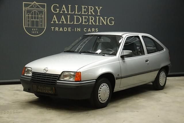 Grijs Gebruikt 1988 Opel Kadett Family Hatchback | € 11.500 - Afbeelding 1/4