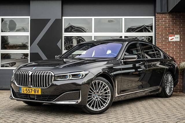 Grijs Gebruikt 2021 BMW 745e Executive Sedan | € 58.950 (Goede deal) - Afbeelding 1/4