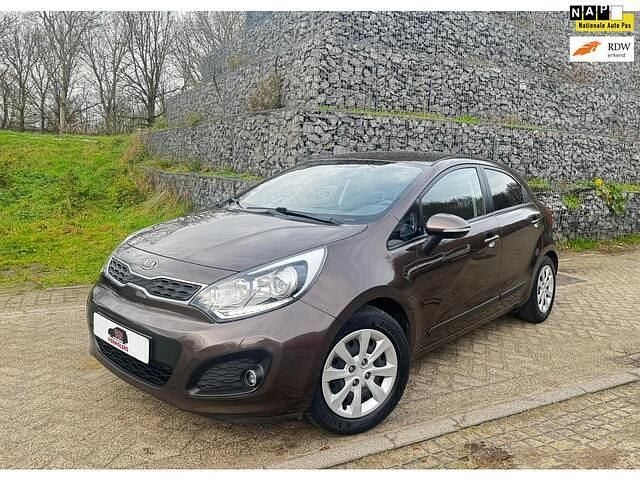 Bruin (metallic) Occasion 2011 Kia Rio Plus Hatchback | € 5.499 (Goede deal) - Afbeelding 1/4