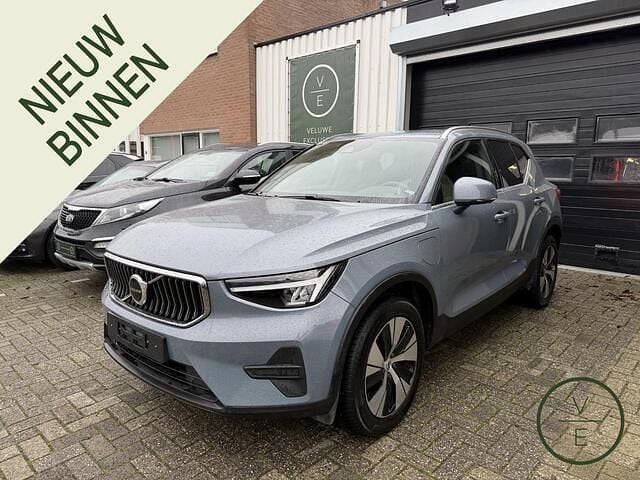 Grijs Gebruikt 2022 Volvo XC40 Inscription SUV | € 29.444 - Afbeelding 1/4