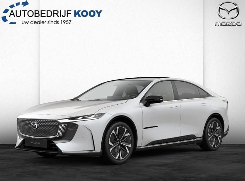 Wit Nieuw 2025 Mazda 6e Takumi-Line Hatchback | € 44.940 (Eerlijke prijs) - Afbeelding 1/4