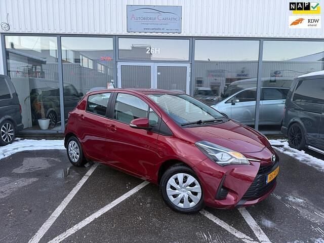 Rood Occasion 2017 Toyota Yaris Hatchback | € 10.999 (Super prijs) - Afbeelding 1/4