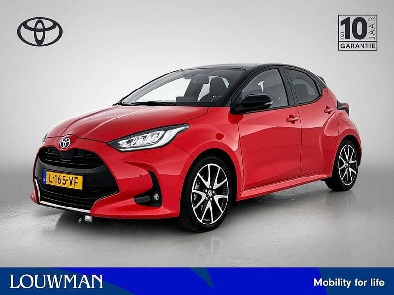 Rood Gebruikt 2021 Toyota Yaris Hybrid Executive Hatchback | € 24.450 (Eerlijke prijs) - Afbeelding 1/3