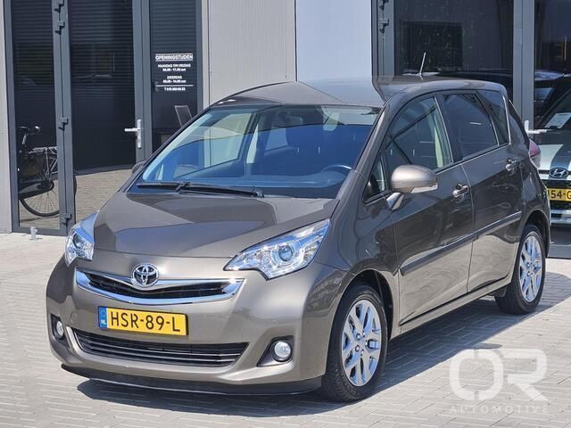 Bruin Gebruikt 2015 Toyota Verso-S MPV | € 16.449 (Iets duurder) - Afbeelding 1/4