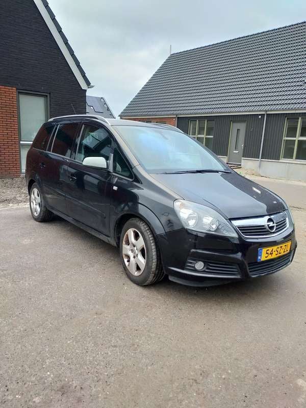 Zwart Gebruikt 2006 Opel Zafira Executive MPV | € 3.725 (Eerlijke prijs) - Afbeelding 1/4