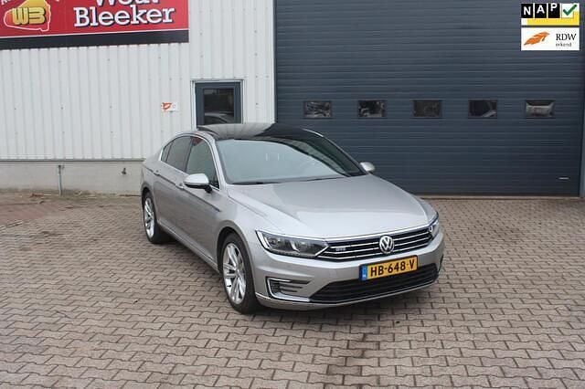 Grijs Gebruikt 2015 VW Passat Highline Sedan | € 17.250 (Eerlijke prijs) - Afbeelding 1/4