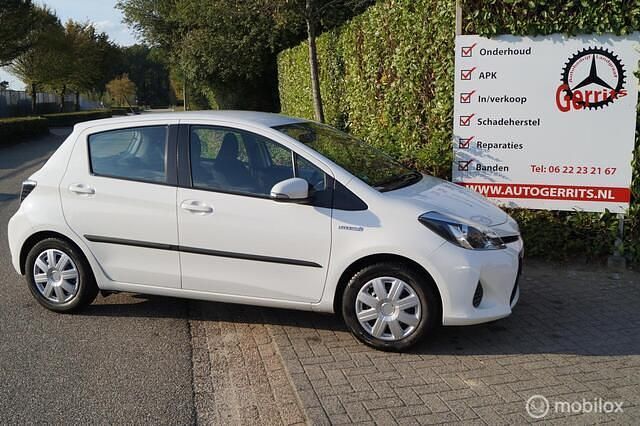 Wit Gebruikt 2012 Toyota Yaris Hatchback | € 10.950 (Eerlijke prijs) - Afbeelding 1/4