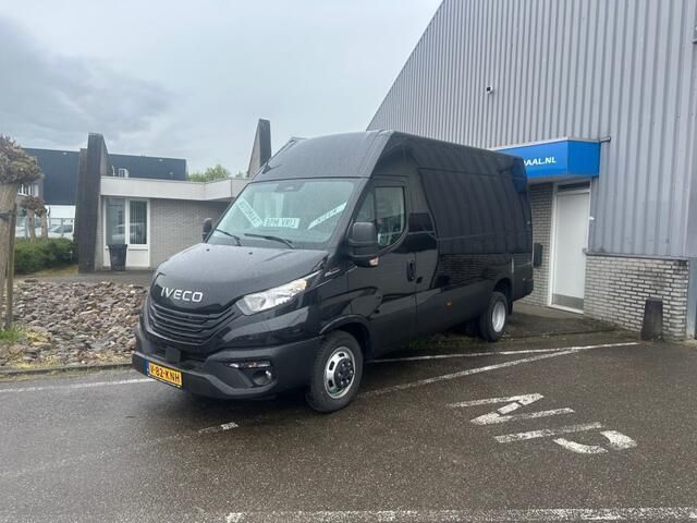 Zwart Nieuw 2024 Iveco Daily Van | € 49.999 - Afbeelding 1/4