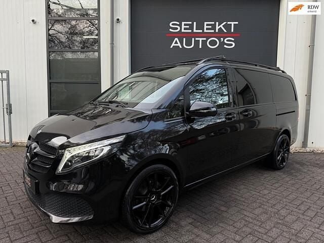 Zwart Gebruikt 2020 Mercedes V220 MPV | € 41.950 (Eerlijke prijs) - Afbeelding 1/4