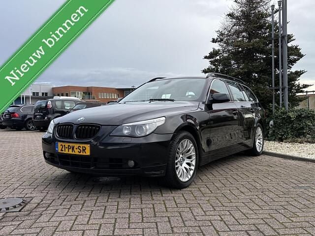 Zwart Gebruikt 2004 BMW 530 Stationwagen | € 2.499 (Super prijs) - Afbeelding 1/4