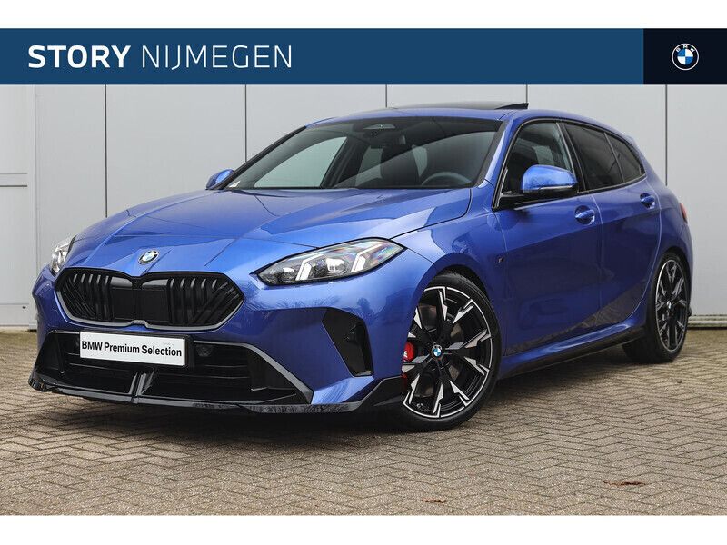 Blauw Gebruikt 2025 BMW 120 M Sport Hatchback | € 48.950 (Eerlijke prijs) - Afbeelding 1/4