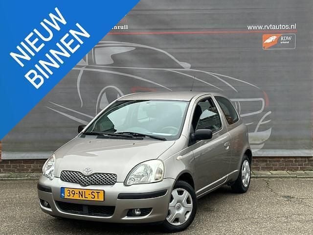 Grijs Occasion 2003 Toyota Yaris Luna Hatchback | € 1.749 (Eerlijke prijs) - Afbeelding 1/4