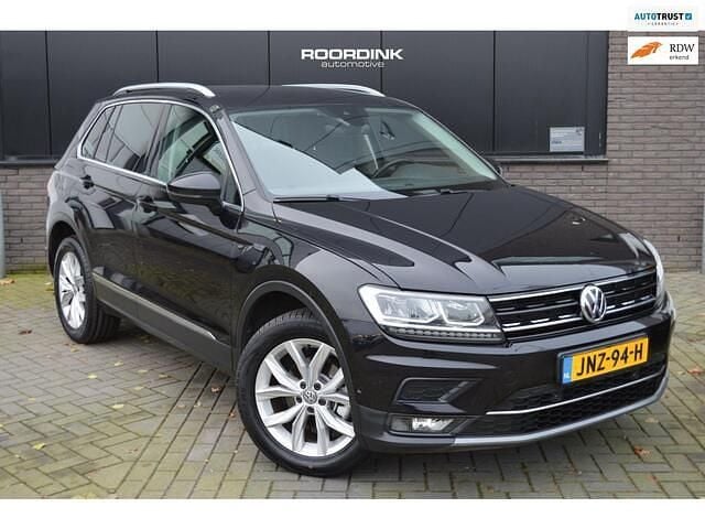 Zwart Occasion 2018 VW Tiguan SUV | € 18.950 (Super prijs) - Afbeelding 1/3