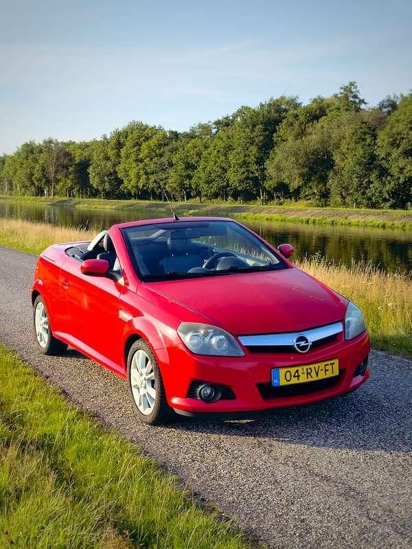 Rood Gebruikt 2005 Opel Tigra Sport Cabriolet | € 1.350 (Eerlijke prijs) - Afbeelding 1/4