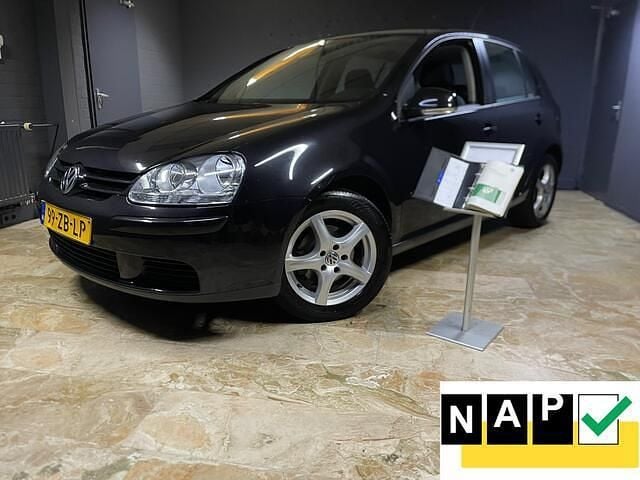 Zwart, metallic lak Gebruikt 2007 VW Golf V Comfortline Hatchback | € 2.950 (Goede deal) - Afbeelding 1/4