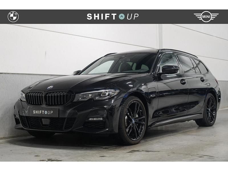 Zwart Gebruikt 2021 BMW 330 M Sport Stationwagen | € 36.940 (Iets duurder) - Afbeelding 1/3