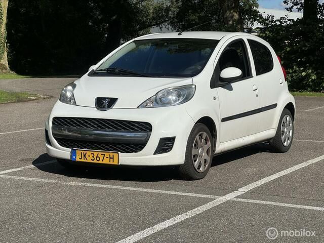 Wit Gebruikt 2011 Peugeot 107 Hatchback | € 2.500 (Goede deal) - Afbeelding 1/4