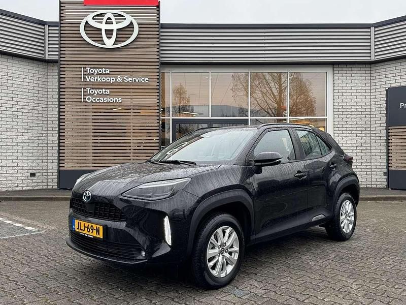 Zwart Gebruikt 2024 Toyota Yaris Cross SUV | € 26.900 (Goede deal) - Afbeelding 1/4