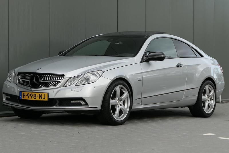 Grijs Gebruikt 2009 Mercedes E350 Elegance Coupé | € 10.940 (Eerlijke prijs) - Afbeelding 1/4