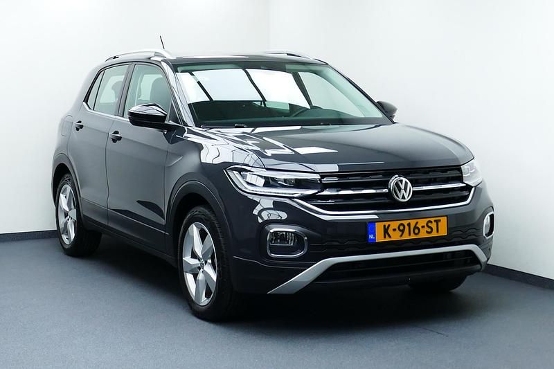 Grijs Occasion 2020 VW T-Cross Style SUV | € 23.944 (Iets duurder) - Afbeelding 1/4
