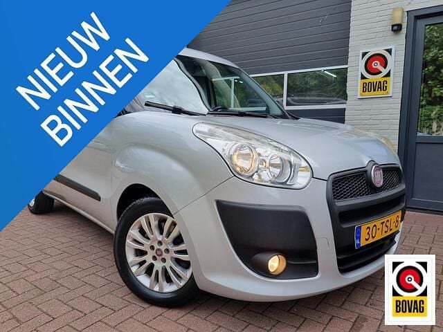 Grijs Gebruikt 2012 Fiat Doblò Emotion MPV | € 7.450 (Duur) - Afbeelding 1/4