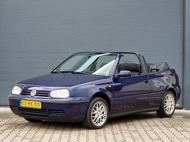 Blauw Occasion 1999 VW Golf III Trendline Cabriolet | € 6.950 - Afbeelding 1/4