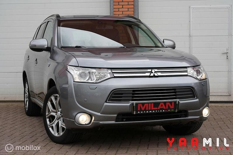 Grijs Gebruikt 2013 Mitsubishi Outlander P-HEV Intense+ SUV | € 9.999 (Goede deal) - Afbeelding 1/4