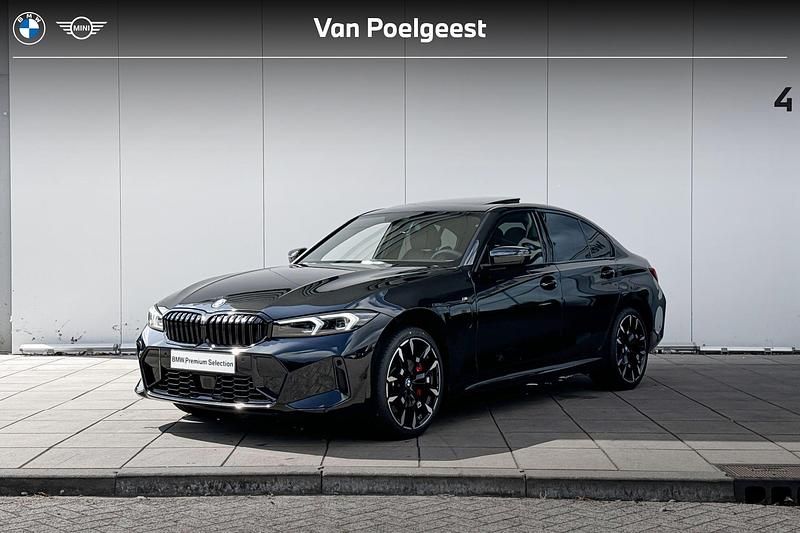 Zwart, metallic lak Nieuw 2025 BMW 330e Comfort Edition Sedan | € 69.096 (Eerlijke prijs) - Afbeelding 1/4