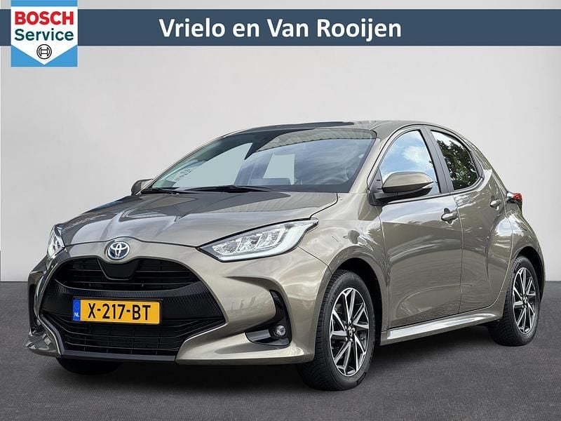 Groen Gebruikt 2023 Toyota Yaris Hybrid Hatchback | € 21.890 (Goede deal) - Afbeelding 1/4