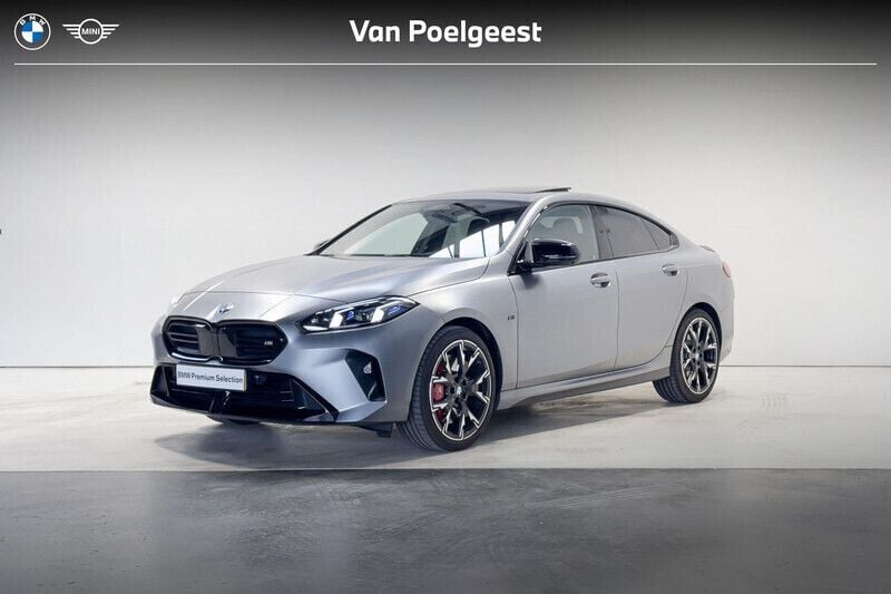 Grijs Gebruikt 2025 BMW 220 M Sport Sedan | € 45.995 (Eerlijke prijs) - Afbeelding 1/4